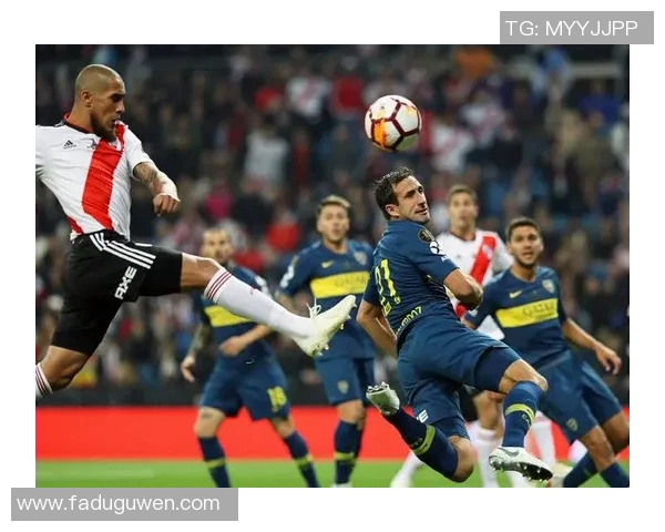 变身空翻足球明星的精彩瞬间合集与技巧解析视频分享